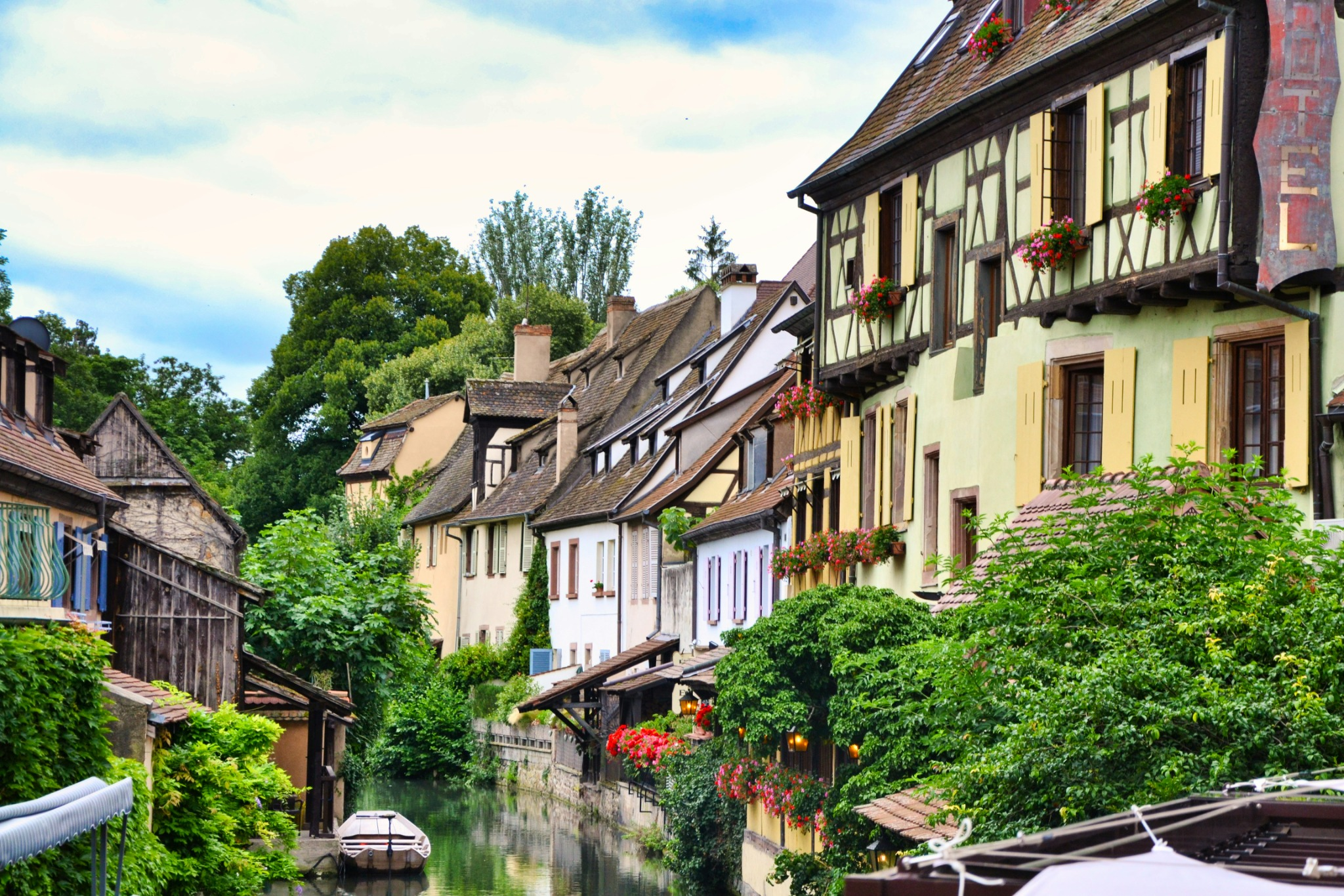 Canale e case a graticcio nella Petite Venise di Colmar