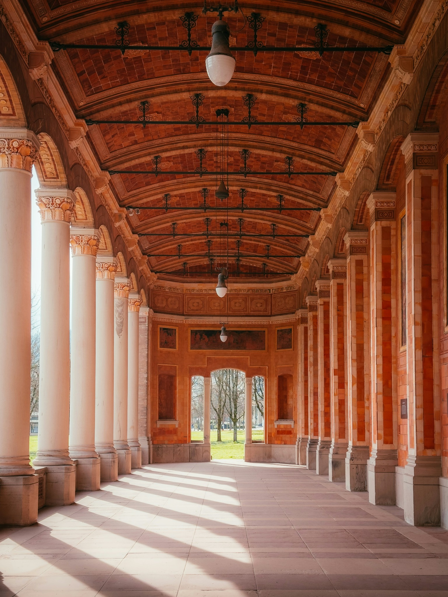 Colonnato e decorazioni della Trinkhalle di Baden-Baden