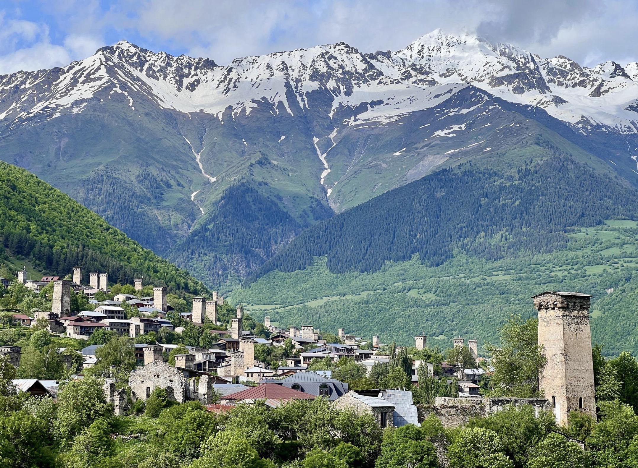 Torri svane e montagne a Mestia
