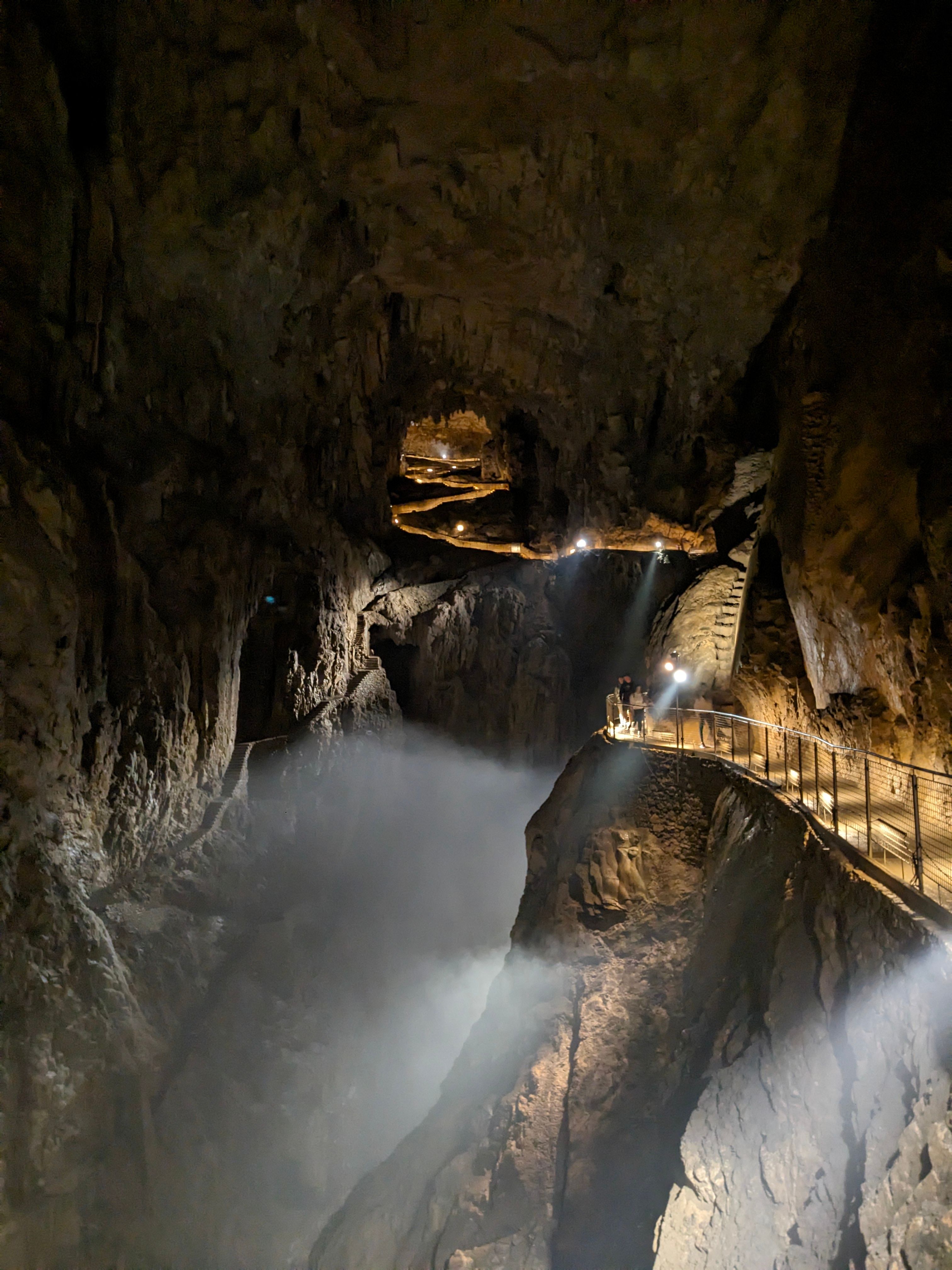 Grande canyon sotterraneo delle grotte di Škocjan in Slovenia