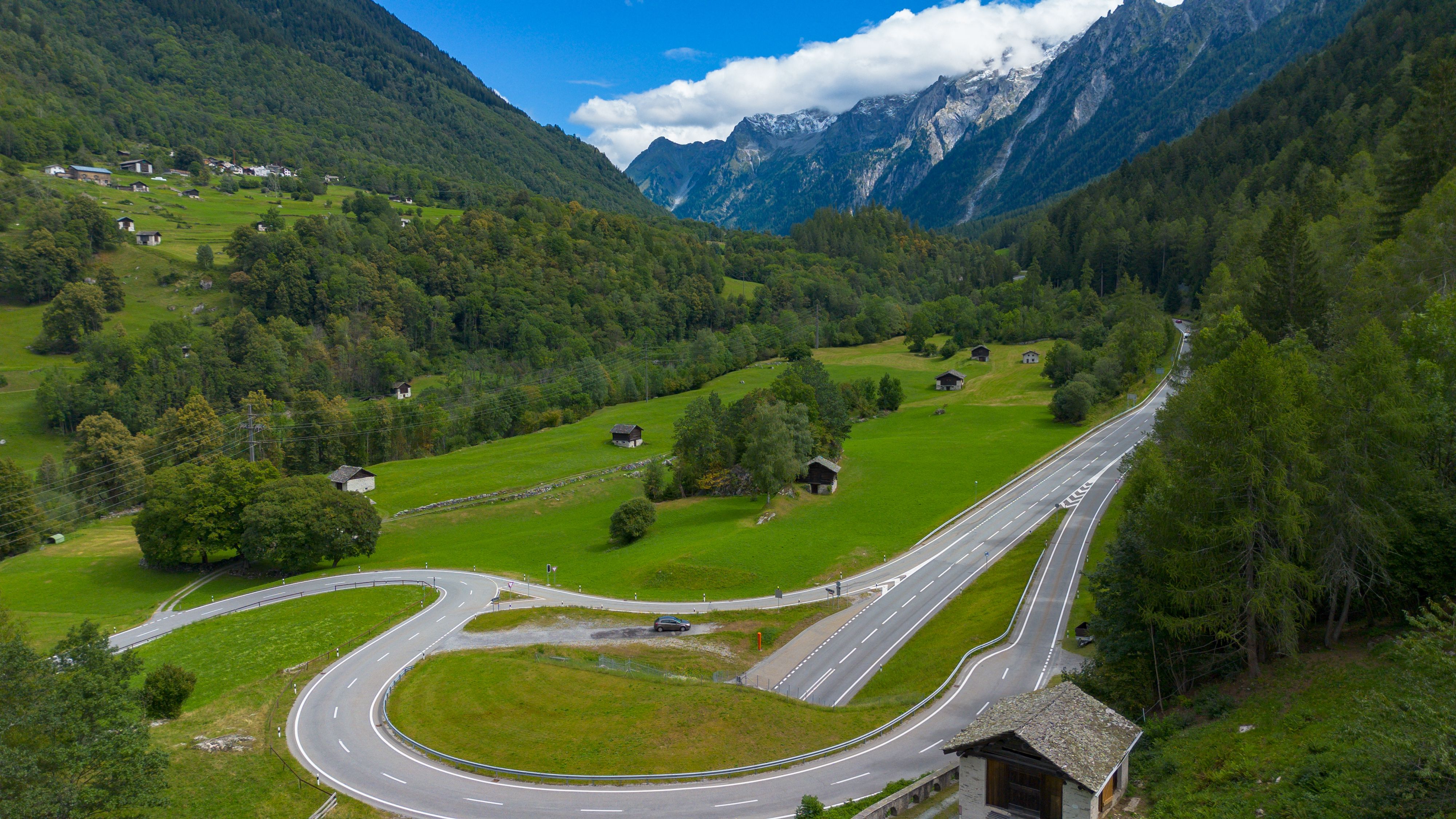Strada panoramica del passo Vršič tra le Alpi Giulie