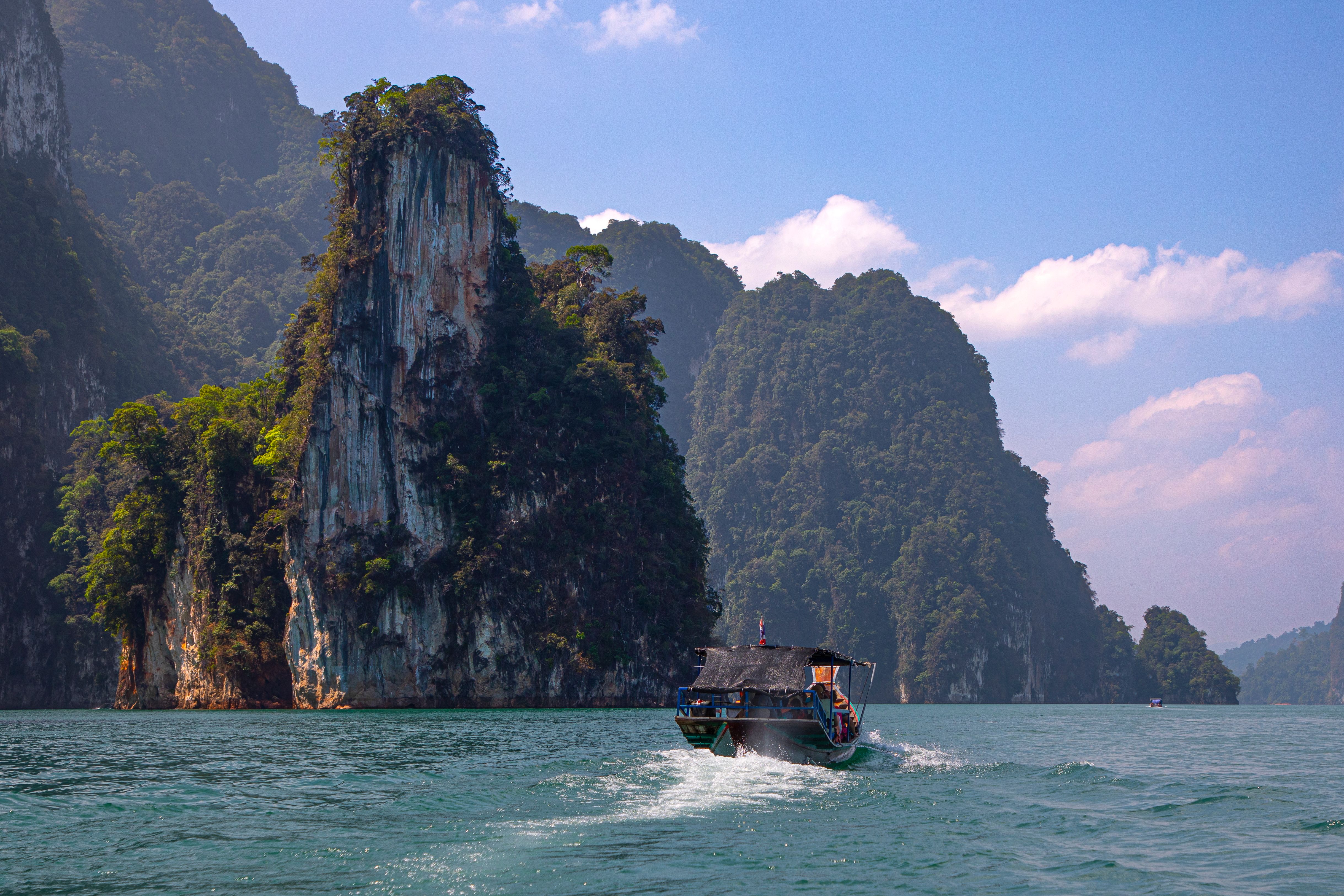Thailandia, cinque itinerari tra templi, montagne, foresta e isole