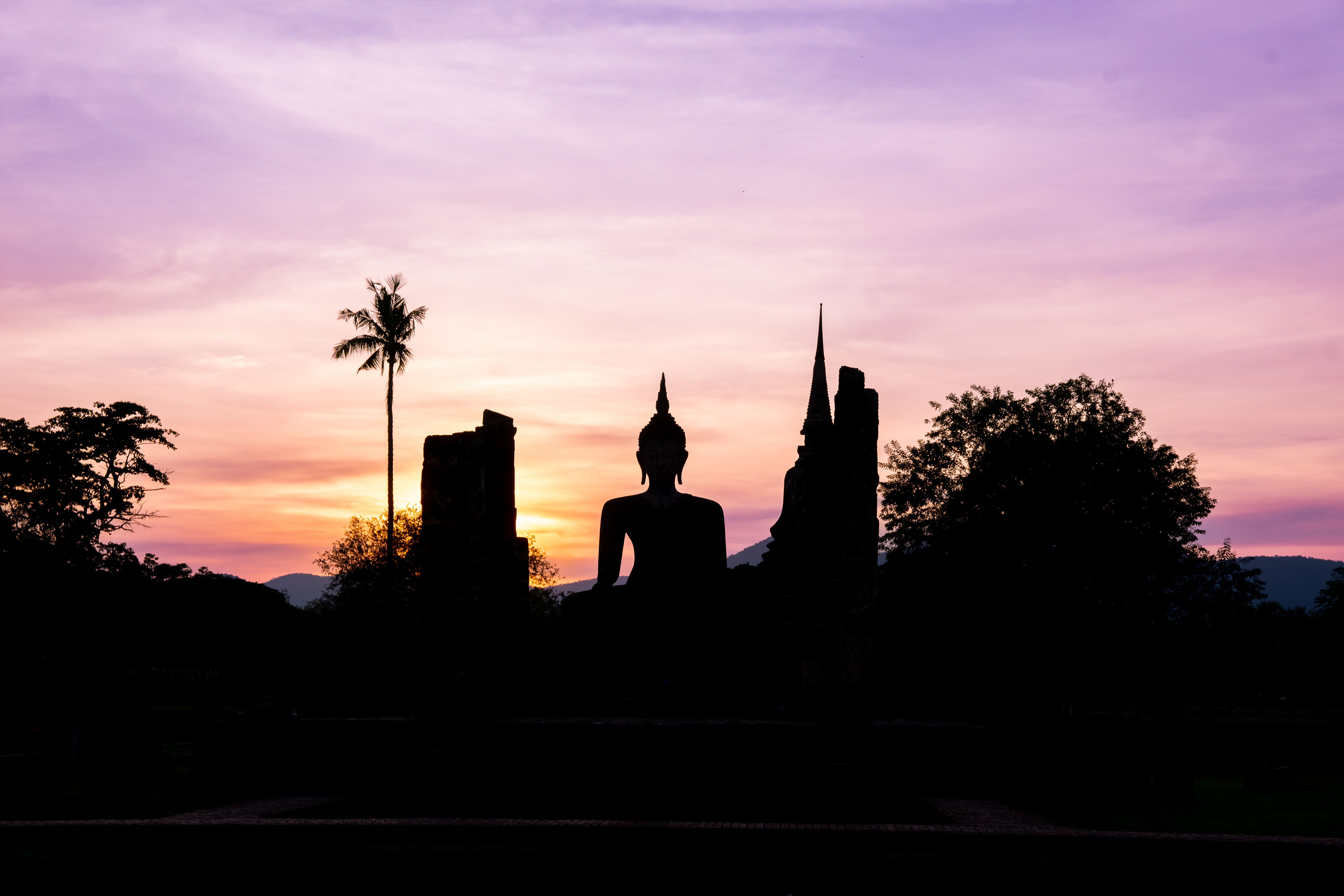 Resti dei templi nel parco storico di Sukhothai