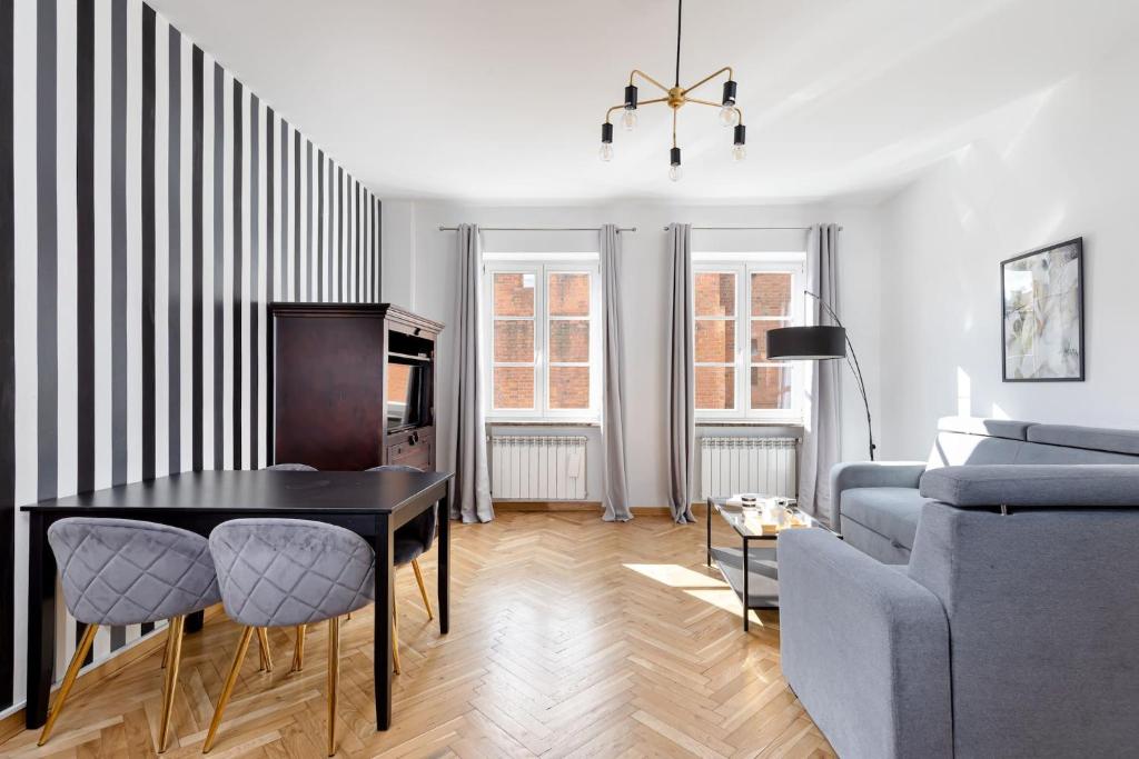 Warsaw Old Town Fashioned Apartment Rycerska by Noclegi Renters